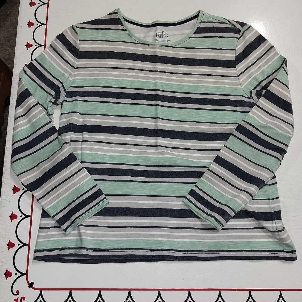 Croft & Barrow Green and Gray Long Sleeve Tee